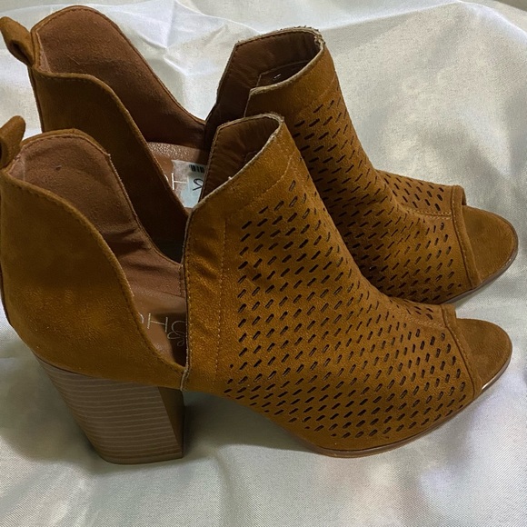 Soho Camel colored peep toe booties Sz 9 - Picture 4 of 11